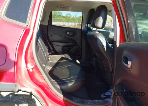 2017 Jeep New Compass Latitude 4X4 из США, поврежденный, VIN 3C4NJDBBXHT666614